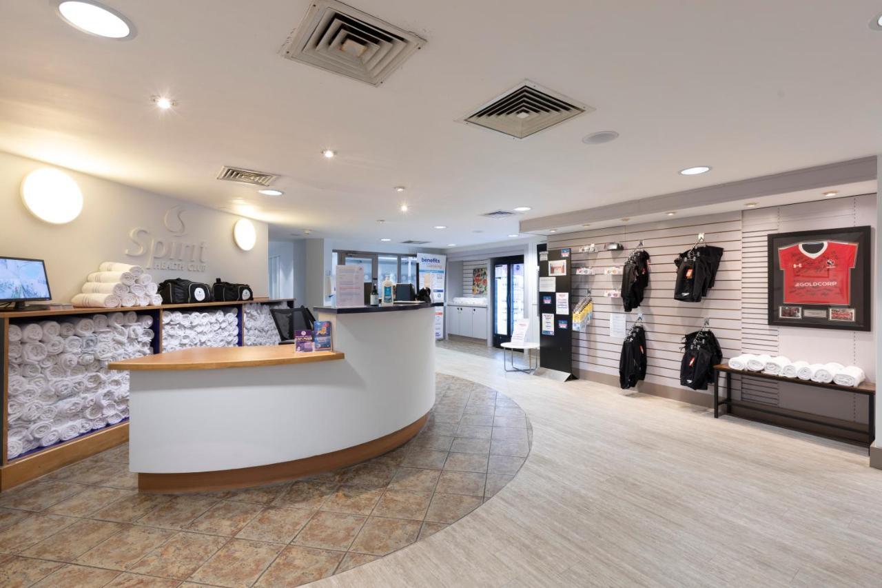 Holiday Inn Guildford By Ihg Zewnętrze zdjęcie