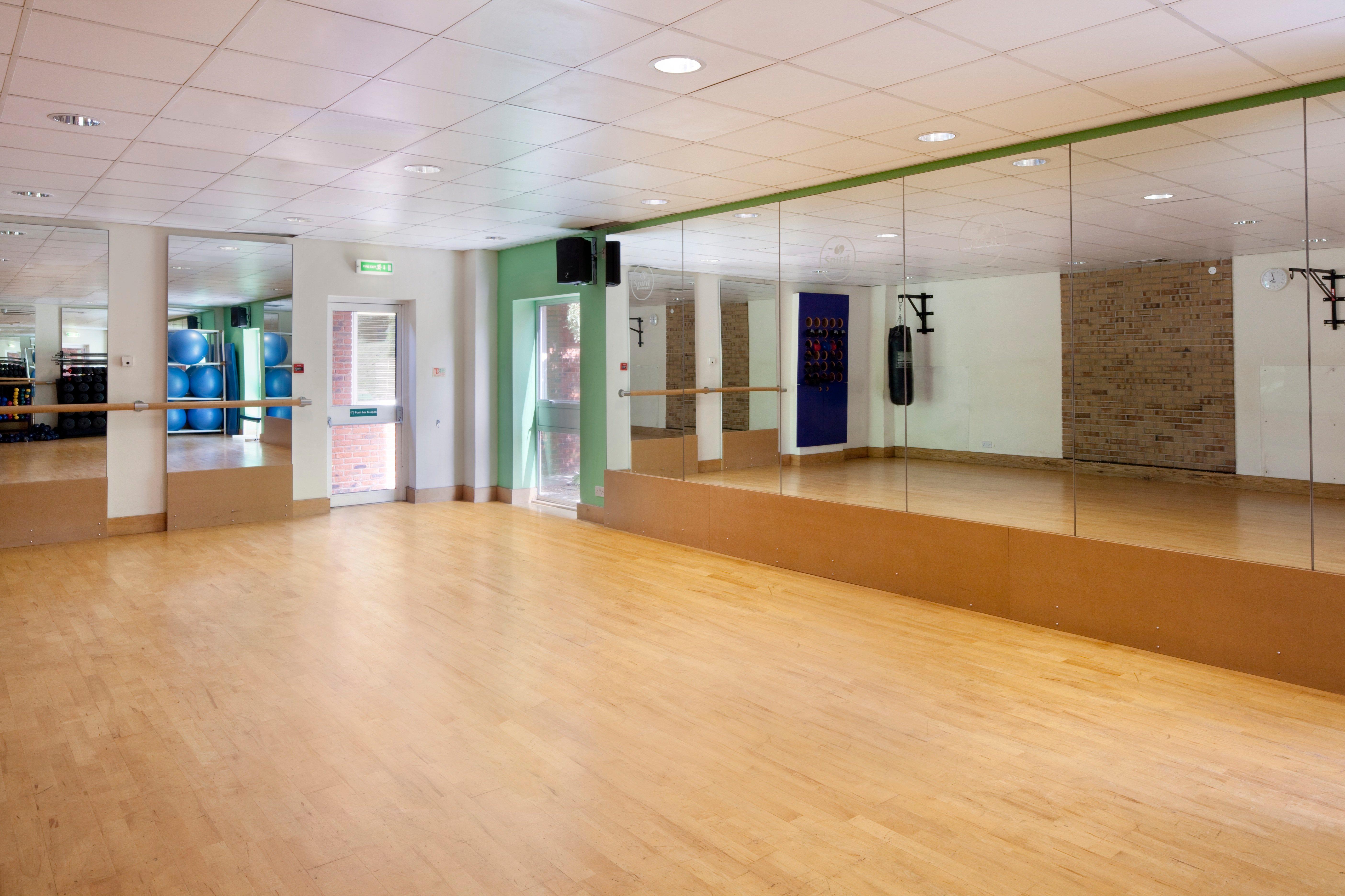 Holiday Inn Guildford By Ihg Zewnętrze zdjęcie