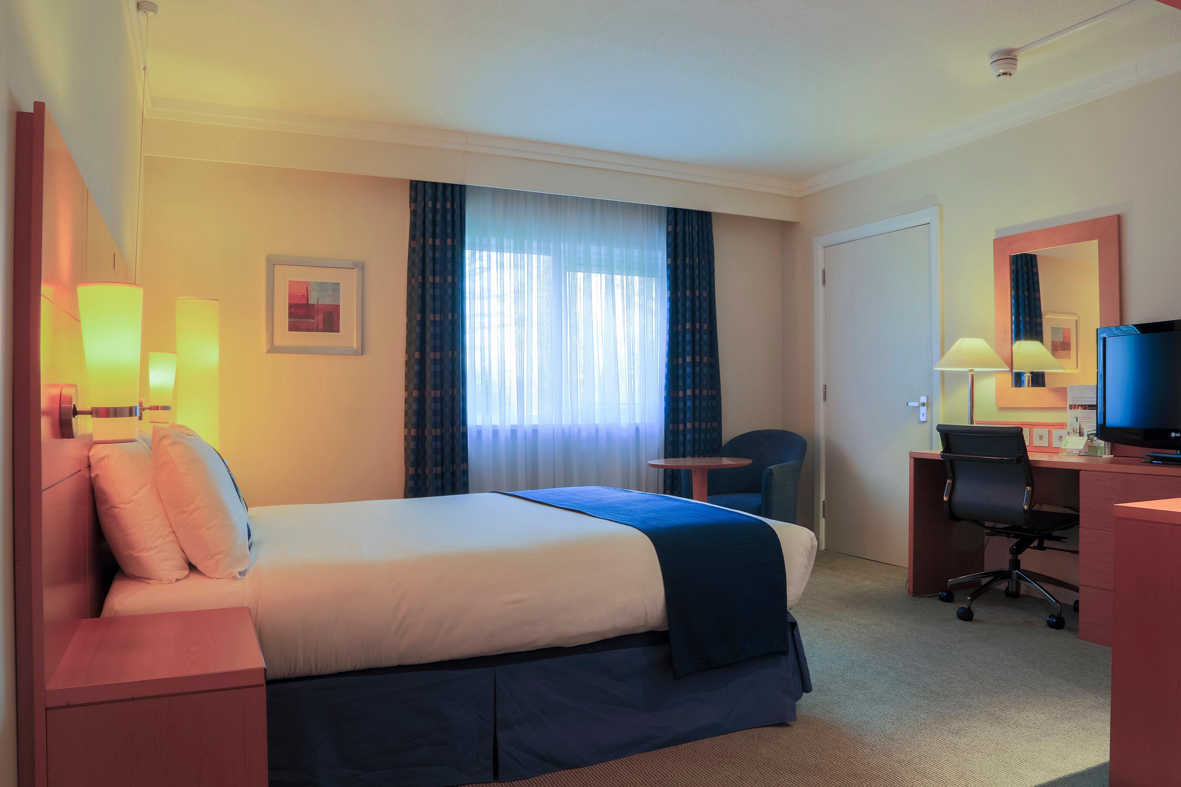 Holiday Inn Guildford By Ihg Zewnętrze zdjęcie