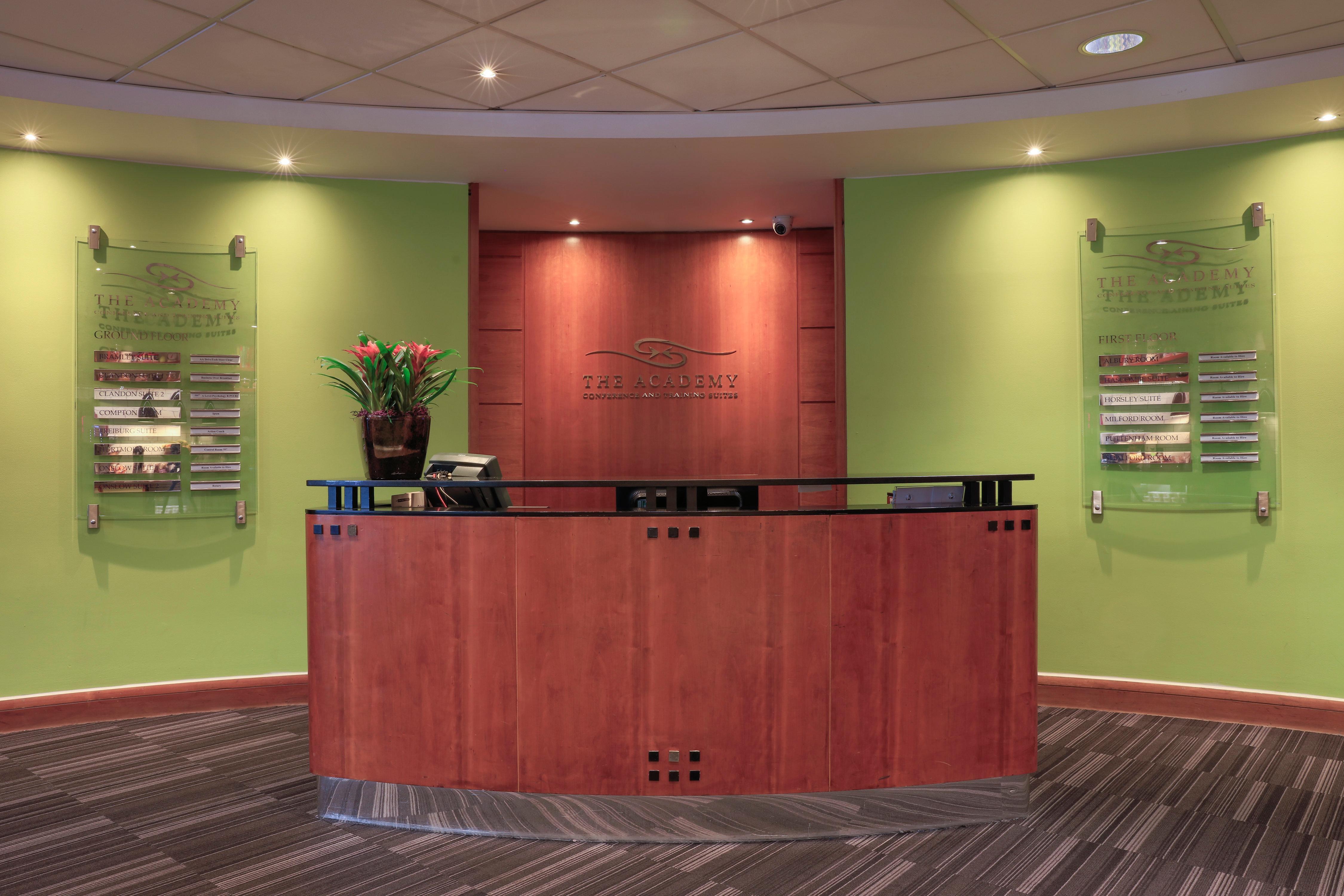 Holiday Inn Guildford By Ihg Zewnętrze zdjęcie