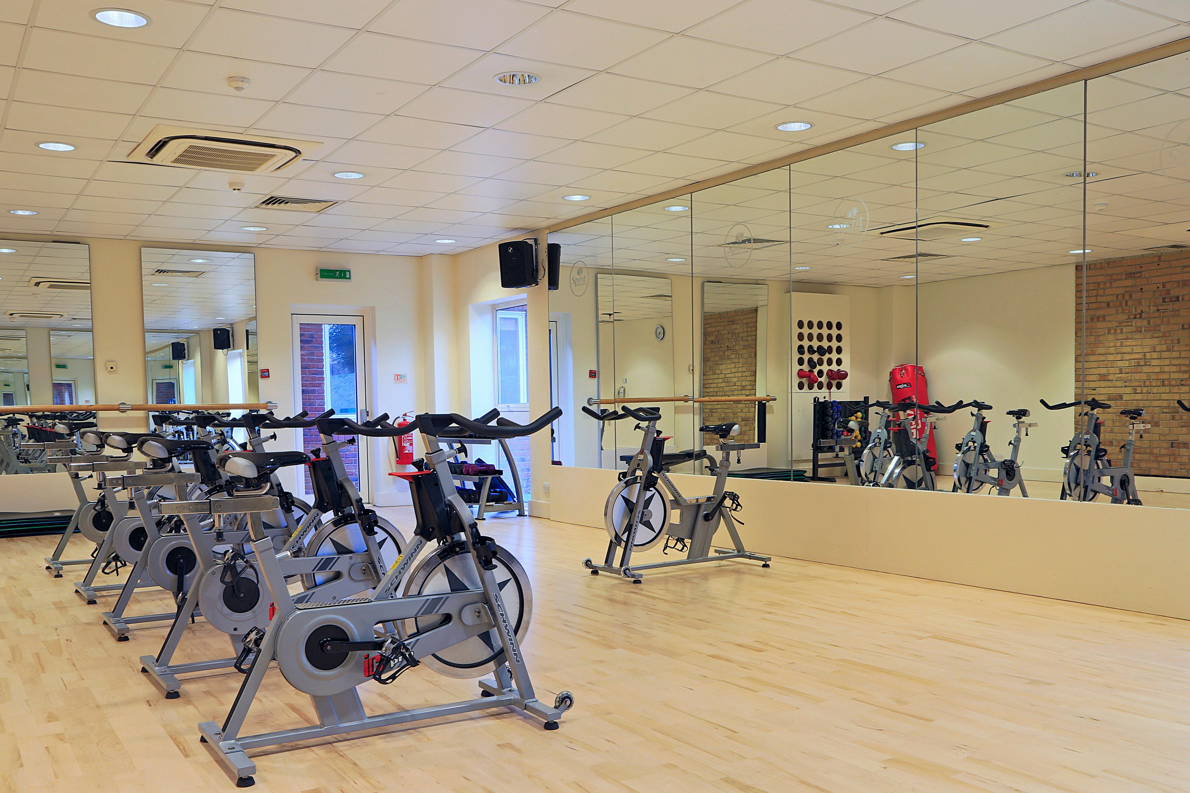 Holiday Inn Guildford By Ihg Zewnętrze zdjęcie