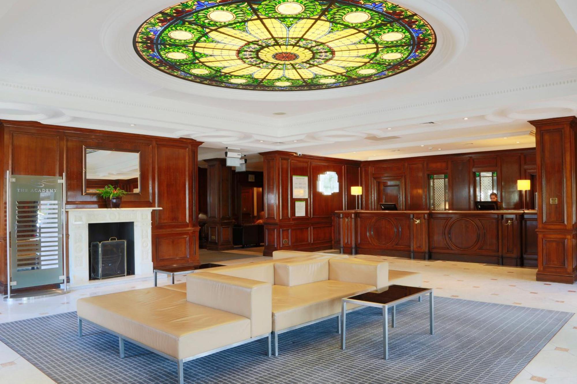 Holiday Inn Guildford By Ihg Zewnętrze zdjęcie