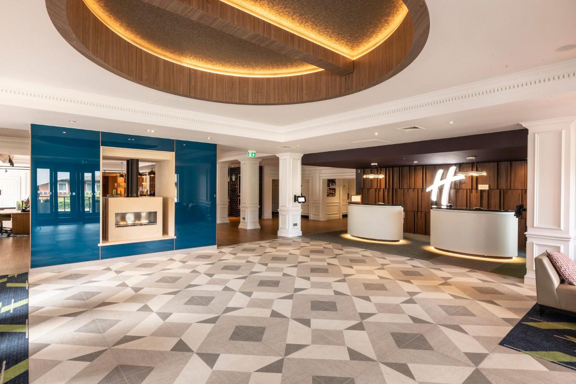 Holiday Inn Guildford By Ihg Zewnętrze zdjęcie