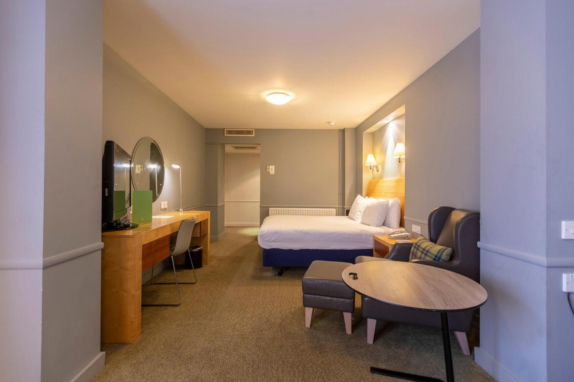 Holiday Inn Guildford, An Ihg Hotel Zewnętrze zdjęcie