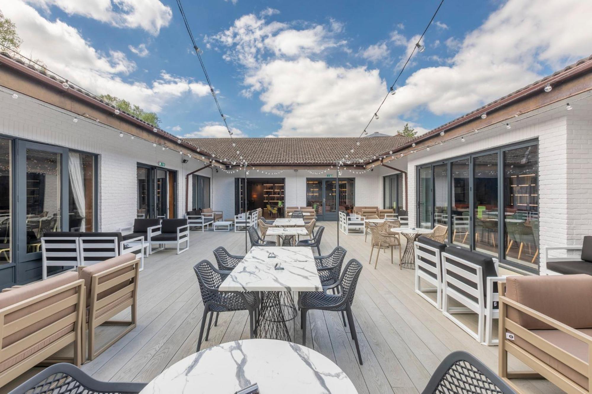 Holiday Inn Guildford By Ihg Zewnętrze zdjęcie