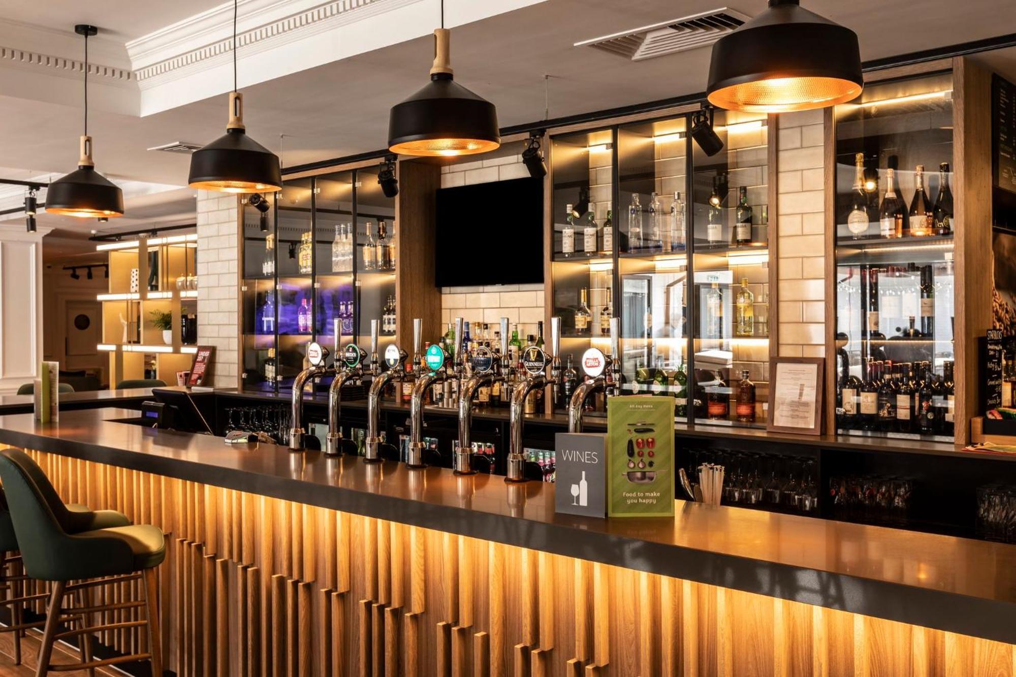 Holiday Inn Guildford By Ihg Zewnętrze zdjęcie