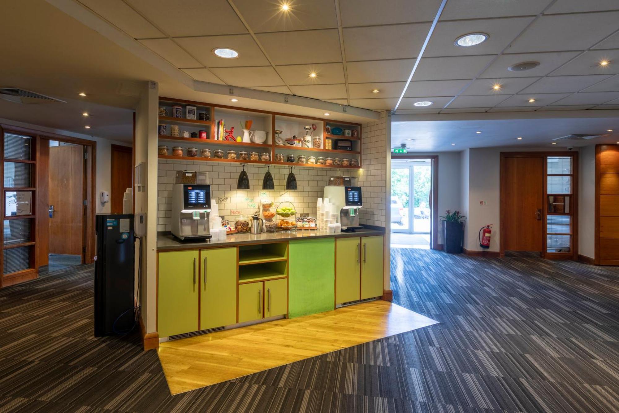 Holiday Inn Guildford By Ihg Zewnętrze zdjęcie